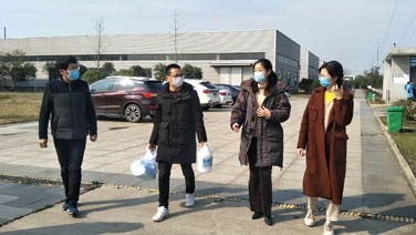 市委統(tǒng)戰(zhàn)部齊部長，周部長親臨金湘豬鬃督導(dǎo)慰問